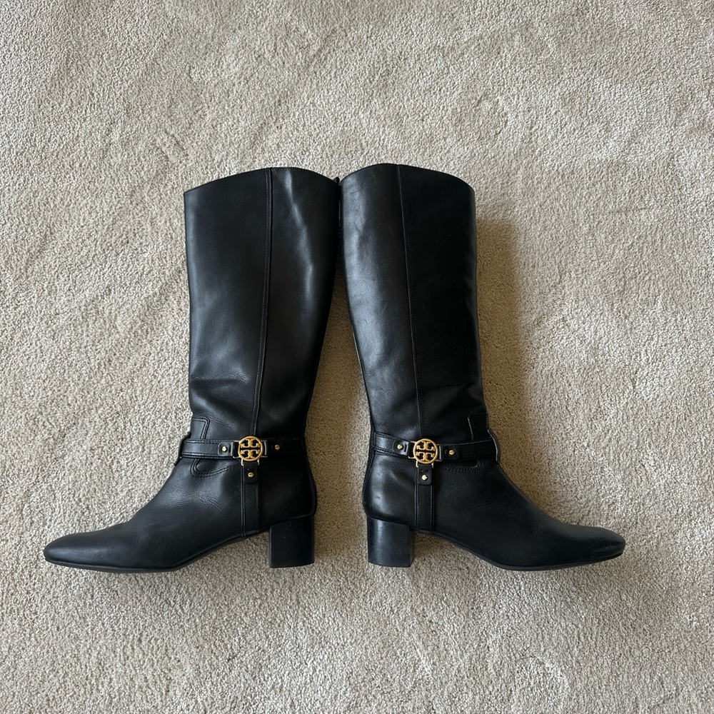 Tory Burch Elegant Black Heeled Boots with Gold Accent - Size 11